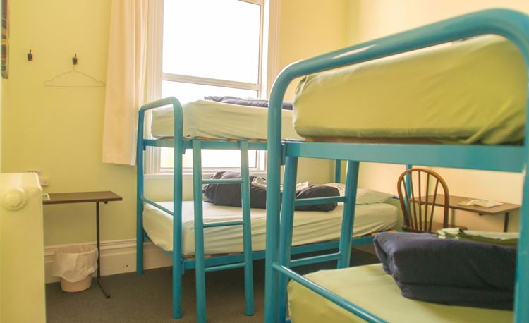 YHA Whanganui male multishare dormitory style bedroom