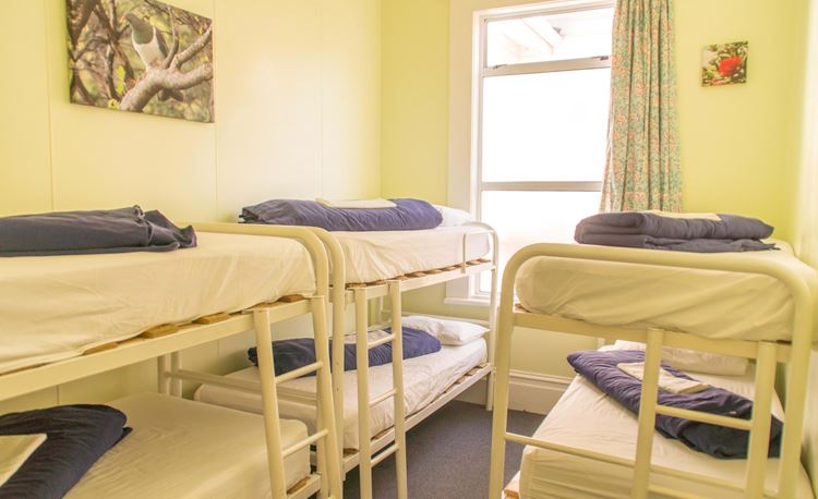 YHA Whanganui female multishare dormitory style bedroom