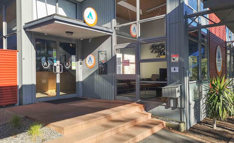 YHA Rotorua Hostel Entrance next to Kuirau Park