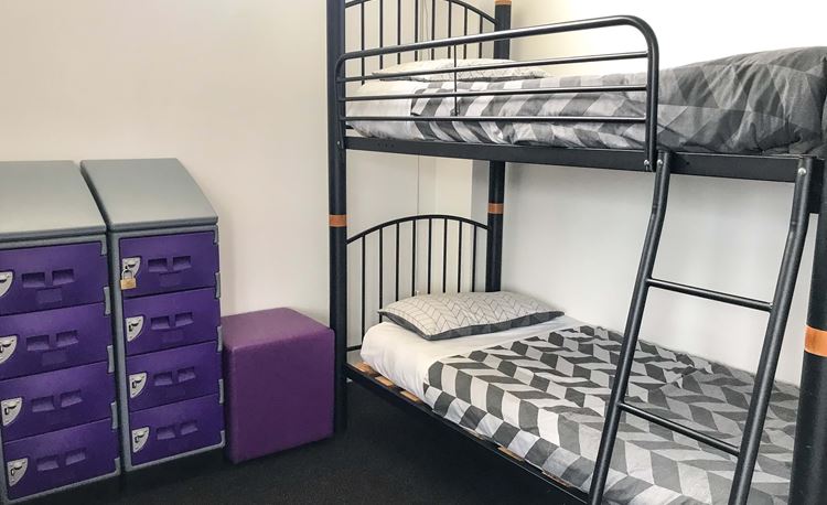 6 bed dorm accommodation with bunks for backpackers and groups at YHA Nelson. 